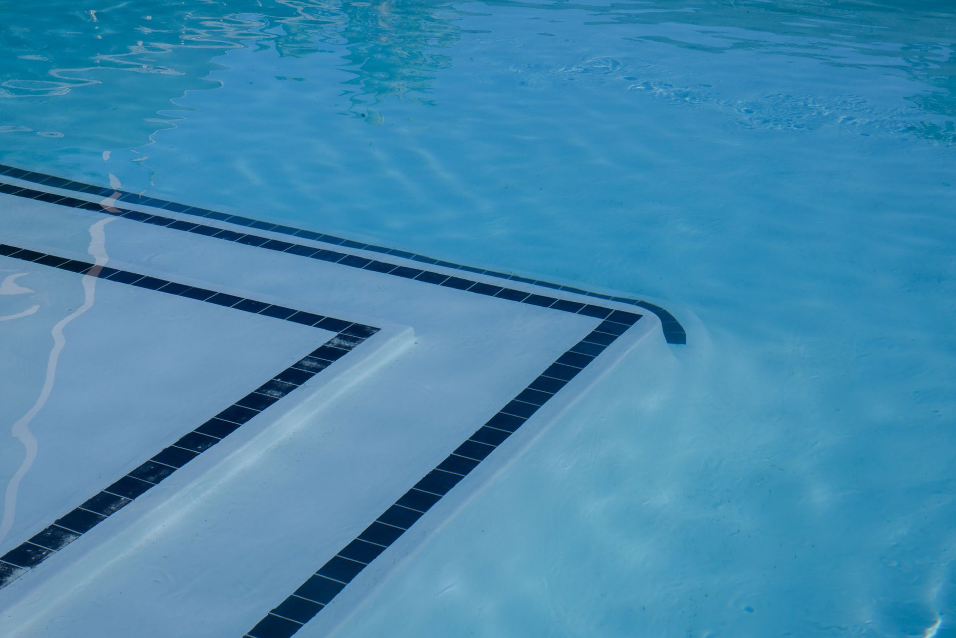 Can Robotic Pool Cleaners Clean Steps?